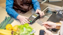 Al supermercato la spesa si paga a rate: cosa prevede e le polemiche