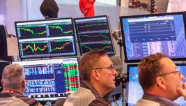 Spread oggi sotto 80 punti, Btp decennale al 4,04%: cosa cambia per chi ha titoli di Stato