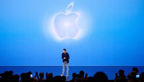 iPhone Duo è il primo telefono pieghevole di Apple: le novità con iPhone 18 Max e Pro, Siri, Airpods e Apple Watch