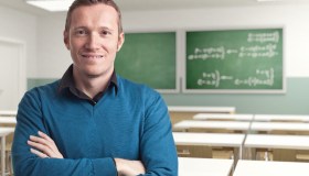 Supplenze scuola, arretrati fino a 50.000 euro per i precari: come recuperarli