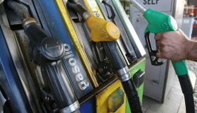 Carburanti, dopo Eni anche IP annuncia il tetto ai prezzi: si valuta pure Esso