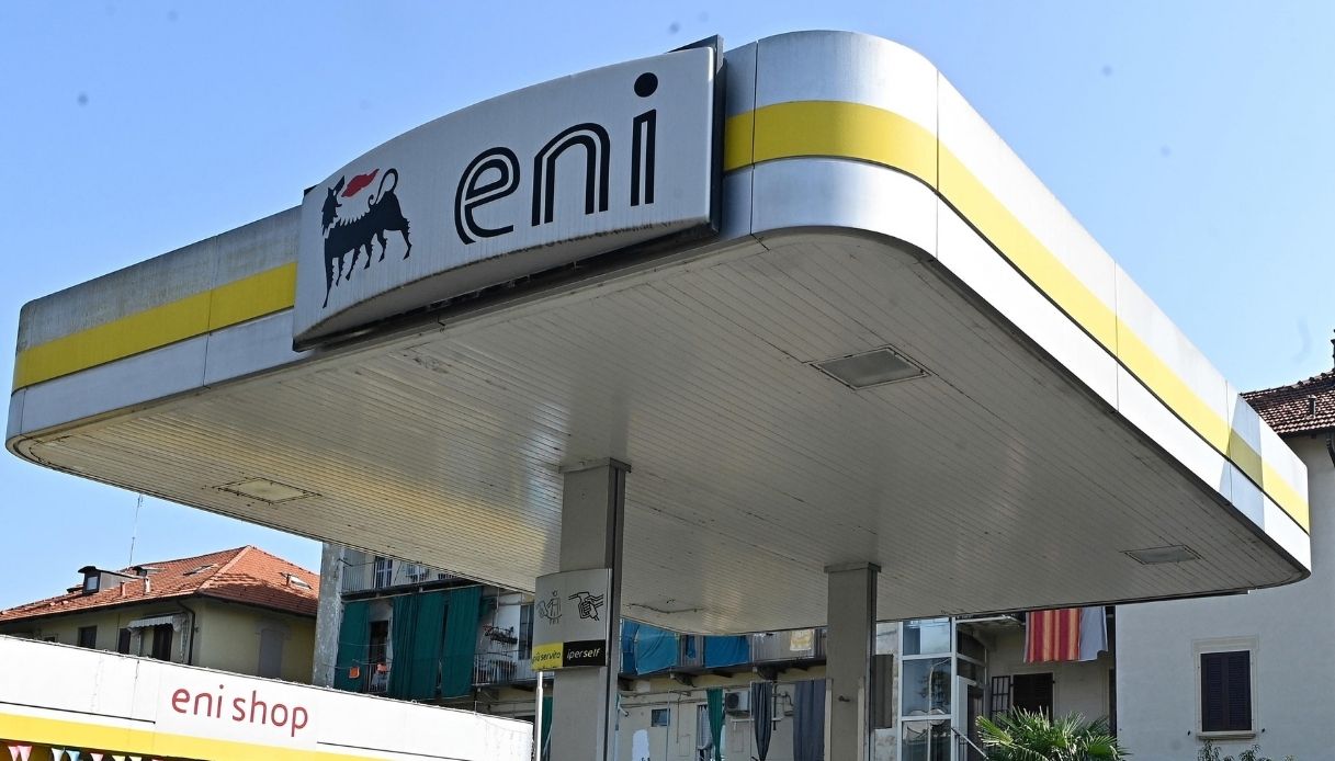 eni il tetto ai carburanti conviene quanto ci guadagna davvero la compagnia da Quifinanza.it eni il tetto ai carburanti conviene quanto ci guadagna davvero la compagnia