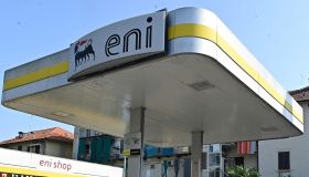 Eni, il tetto ai carburanti conviene: quanto ci guadagna davvero la compagnia