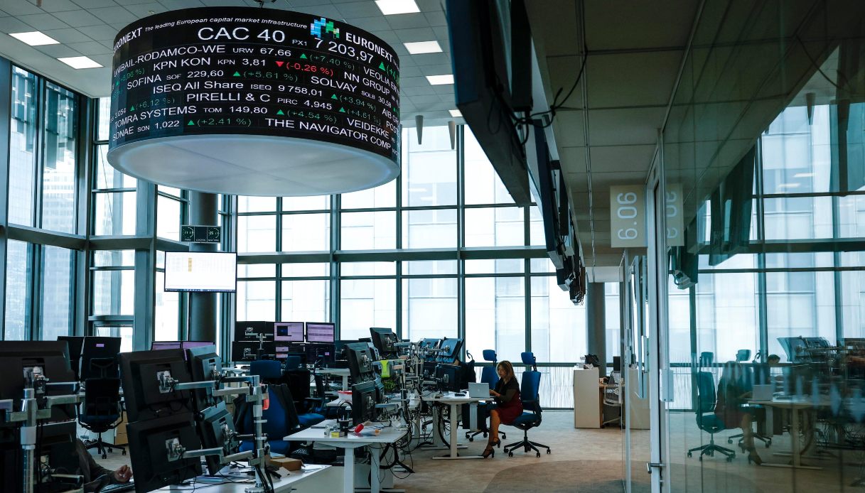 lo spread scende ancora a 82 punti base rendimenti al 418 questa settimana iniziano le aste da Quifinanza.it lo spread scende ancora a 82 punti base rendimenti al 418 questa settimana iniziano le aste