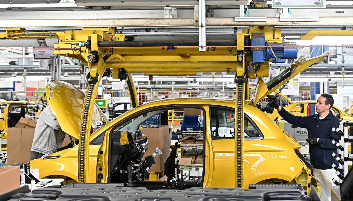 L'assemblaggio di una 500 a Mirafiori