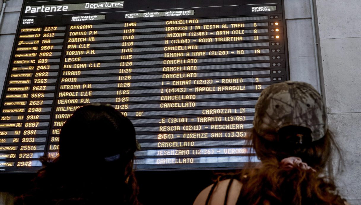 gli scioperi della settimana si fermano treni e aerei in tutta italia il calendario completo da Quifinanza.it gli scioperi della settimana si fermano treni e aerei in tutta italia il calendario completo