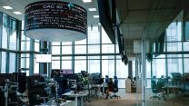 Spread in calo a 92 punti base dopo il picco, rendimenti stabili al 4,50%: oggi le aste