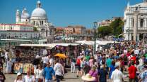 Affitti brevi, tetto alle locazioni turistiche: arrivano le zone a forte “stress abitativo”