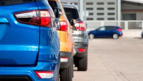 Bollo auto, esenzione 2027 per macchine fino a 80 kW e moto: chi non paga e da dove arrivano i soldi