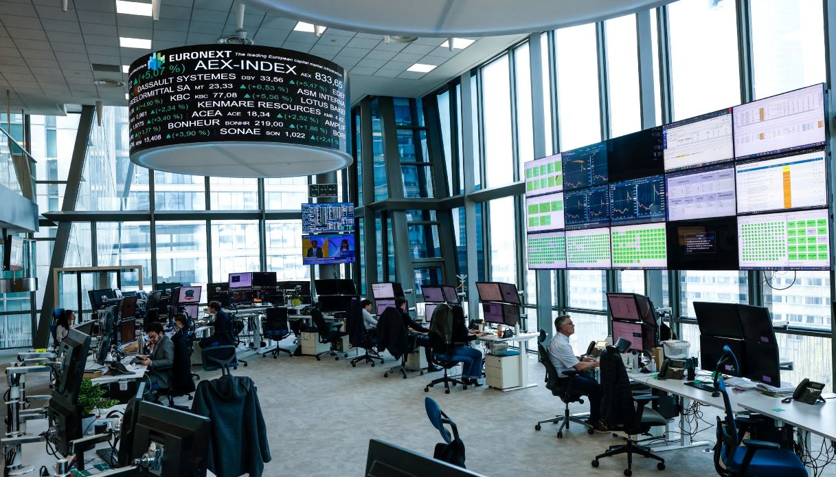 La Borsa del 14 settembre, Europa in rosso mentre continua a salire il petrolio
