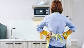 I casalinghi hanno diritto al risarcimento: il lavoro domestico ha un valore economico