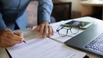 Contratto collettivo, se l’azienda lo abbandona possono spettarti differenze di stipendio