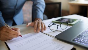 Contratto collettivo, se l’azienda lo abbandona possono spettarti differenze di stipendio
