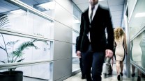 Demansionato dopo 33 anni in banca: quando scatta il risarcimento e come provare il danno