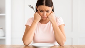 Disturbi alimentari, il rischio è maggiore per gli adolescenti delle famiglie a basso reddito