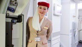 Emirates assume assistenti di volo: i requisiti per partecipare ai recruiting day