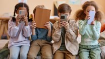 Kids Act, social vietati agli under 13 e primo account dai 15: come funziona il regolamento Ue