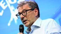 Flat tax sugli aumenti di stipendio ai giovani, la proposta di Giorgetti: come funzionerebbe