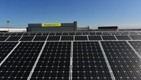 Poste verso 1.300 impianti fotovoltaici, il piano per produrre 40 GWh di energia annui