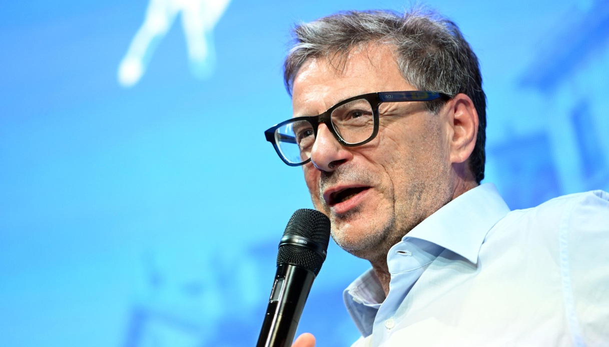 Sanità, Giorgetti conferma 6 miliardi in più ma avverte sul debito: “Senza controllo, si subisce”