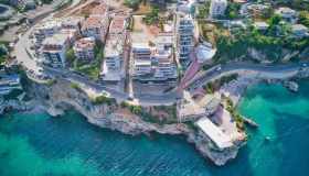 Pensionati italiani in Albania, assegno detassato e costo della vita basso: storie di chi è partito