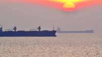 Petrolio a 108 dollari, la guerra delle rotte minaccia l’offerta: cosa rischia l’Italia