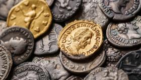 Trovano 598 monete d’oro in una lattina durante un’escursione, quanto vale il tesoro
