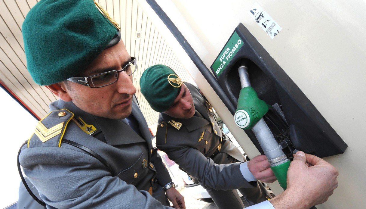 gasolio tagliato a roma civitavecchia e frascati la gdf sequestra 26000 litri da Quifinanza.it gasolio tagliato a roma civitavecchia e frascati la gdf sequestra 26000 litri