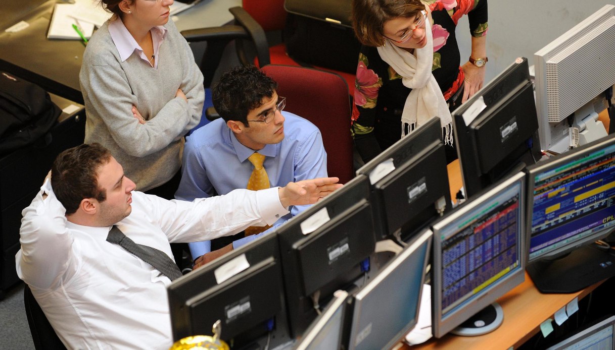 spread stabile a 88 punti base in apertura rendimenti al 439 ancora in crescita da Quifinanza.it spread stabile a 88 punti base in apertura rendimenti al 439 ancora in crescita