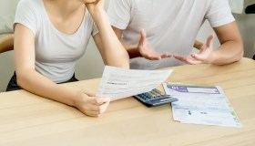 Rincari d’autunno, tra bollette, benzina e scuola +633 euro per le famiglie da settembre