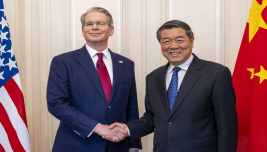 Scott Bessent e He Lifeng durante un incontro tra Stati Uniti e Cina