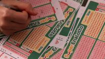 Vince 223 milioni al SuperEnalotto, la moglie vuole 80 milioni più il mantenimento