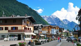 Case in montagna, cresce la domanda a causa del caldo: di quanto sono aumentati i prezzi