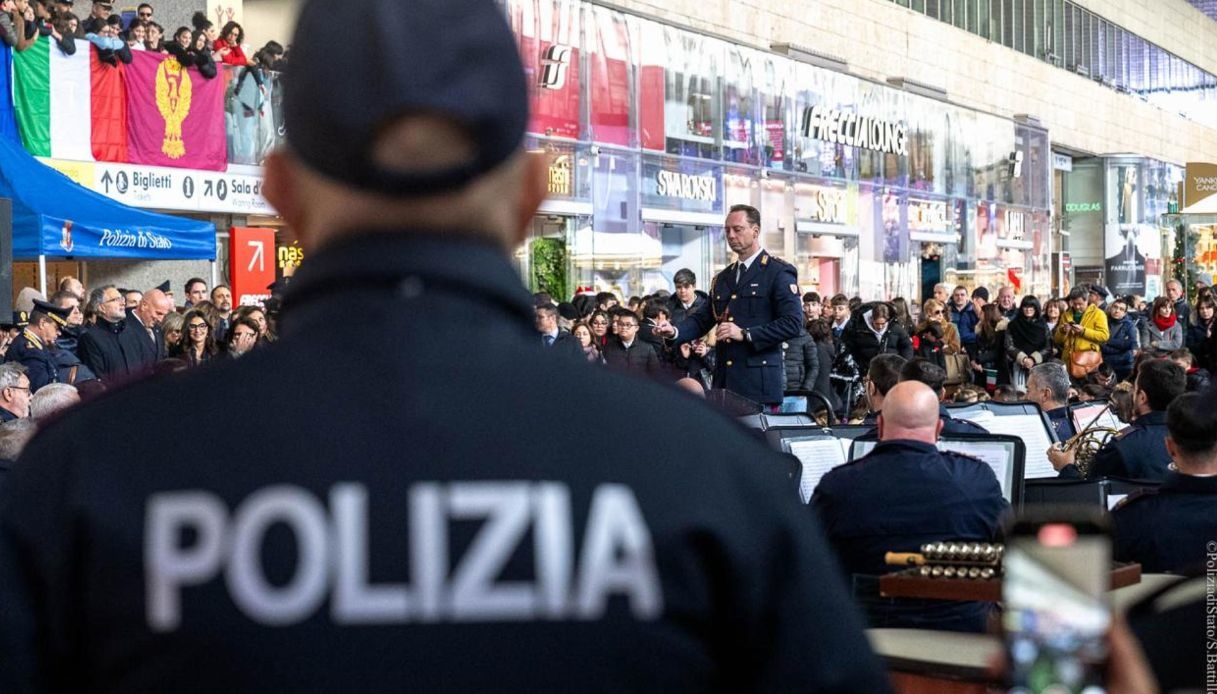 aumentano stipendi e congedi per poliziotti e militari cosa cambia con il nuovo ccnl da Quifinanza.it aumentano stipendi e congedi per poliziotti e militari cosa cambia con il nuovo ccnl