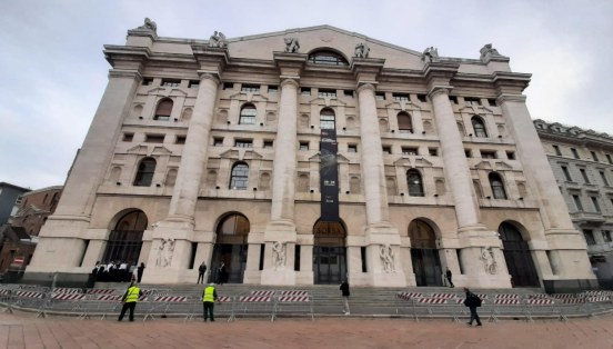 Palazzo Mezzanotte, sede della Borsa italiana a Piazza Affari, Milano