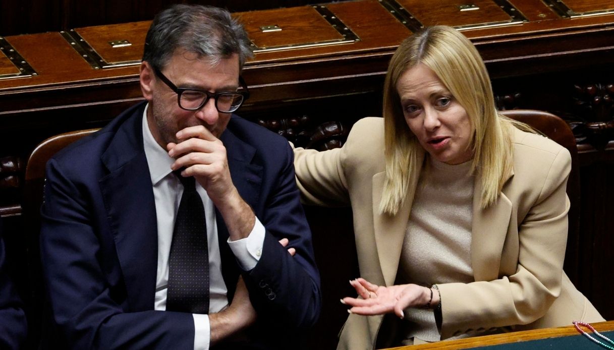Legge di Bilancio, approvata la Manovra 2027. Meloni sorride: “Irpef, addio al bollo auto e 300 euro ai pensionati”