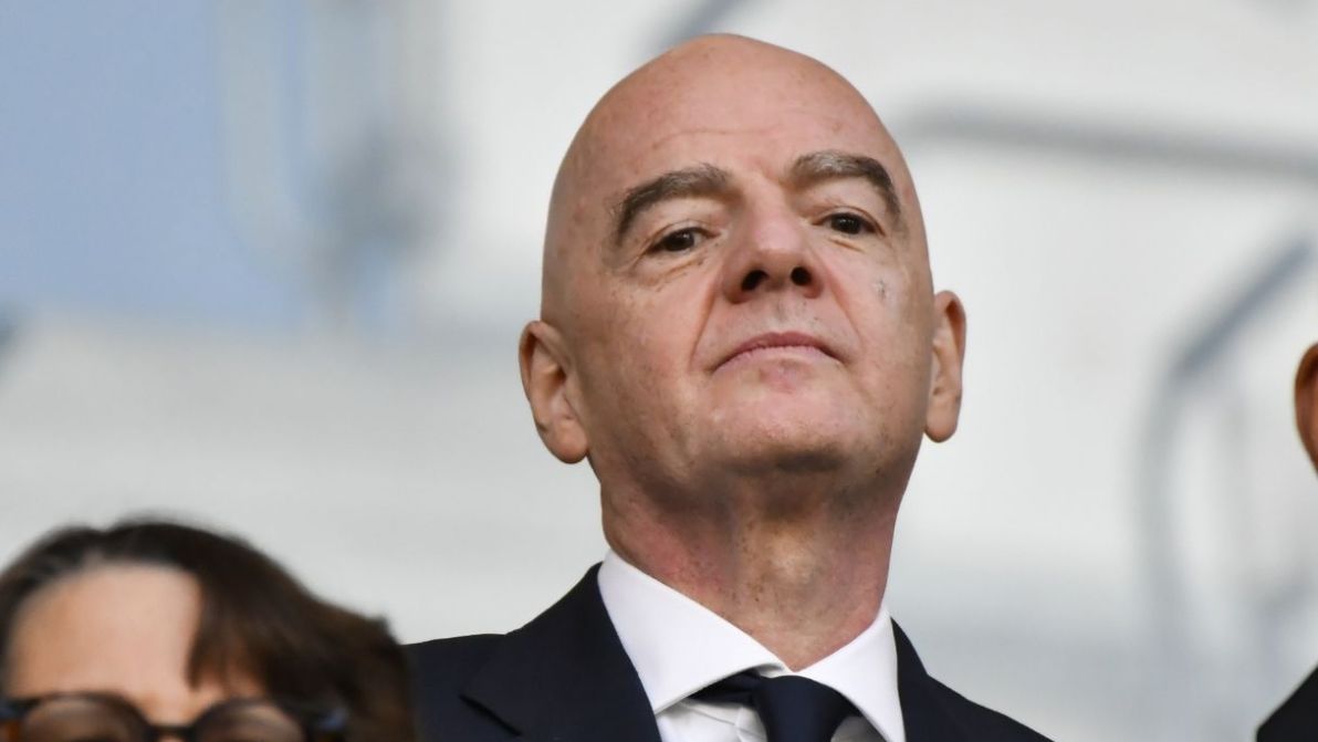 Fifa, l’inchiesta sul “secondo stipendio” di Infantino: 1,5 milioni non dichiarati