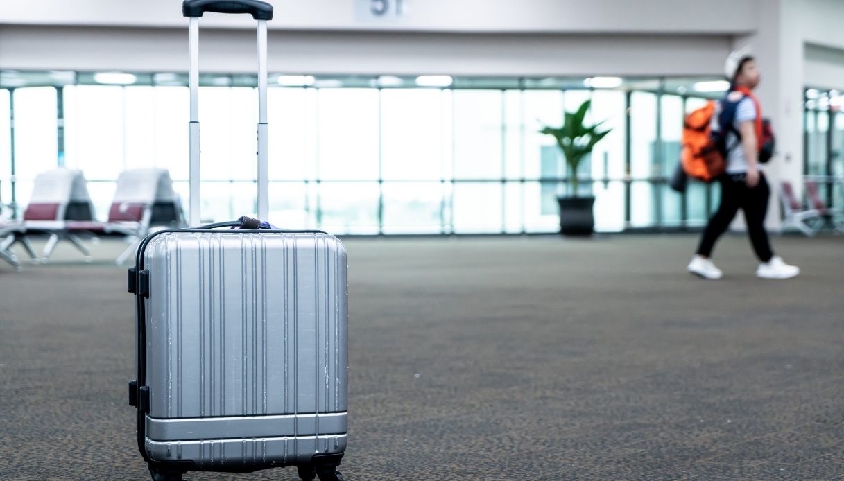 Nuove regole Ue sul bagaglio a mano gratis a bordo, il trucco per non pagare