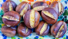 Al via la raccolta di castagne, ma quest’anno costeranno il doppio: i prezzi aggiornati
