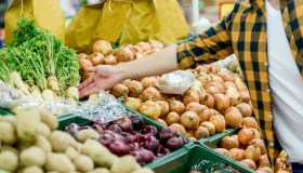 Con clima più stabile scendono prezzi di frutta e verdura: cosa costa di meno questo autunno