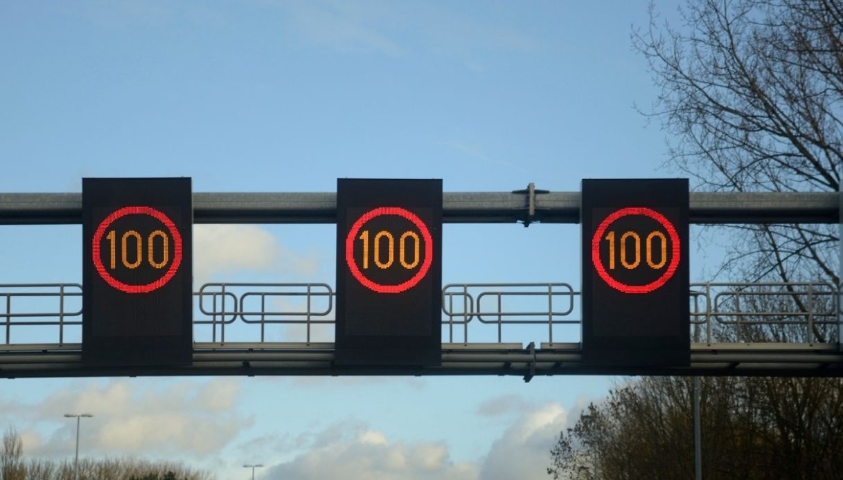 limite unico di 100 km h in autostrada in europa cosa prevede la proposta che fa discutere da Quifinanza.it limite unico di 100 km h in autostrada in europa cosa prevede la proposta che fa discutere