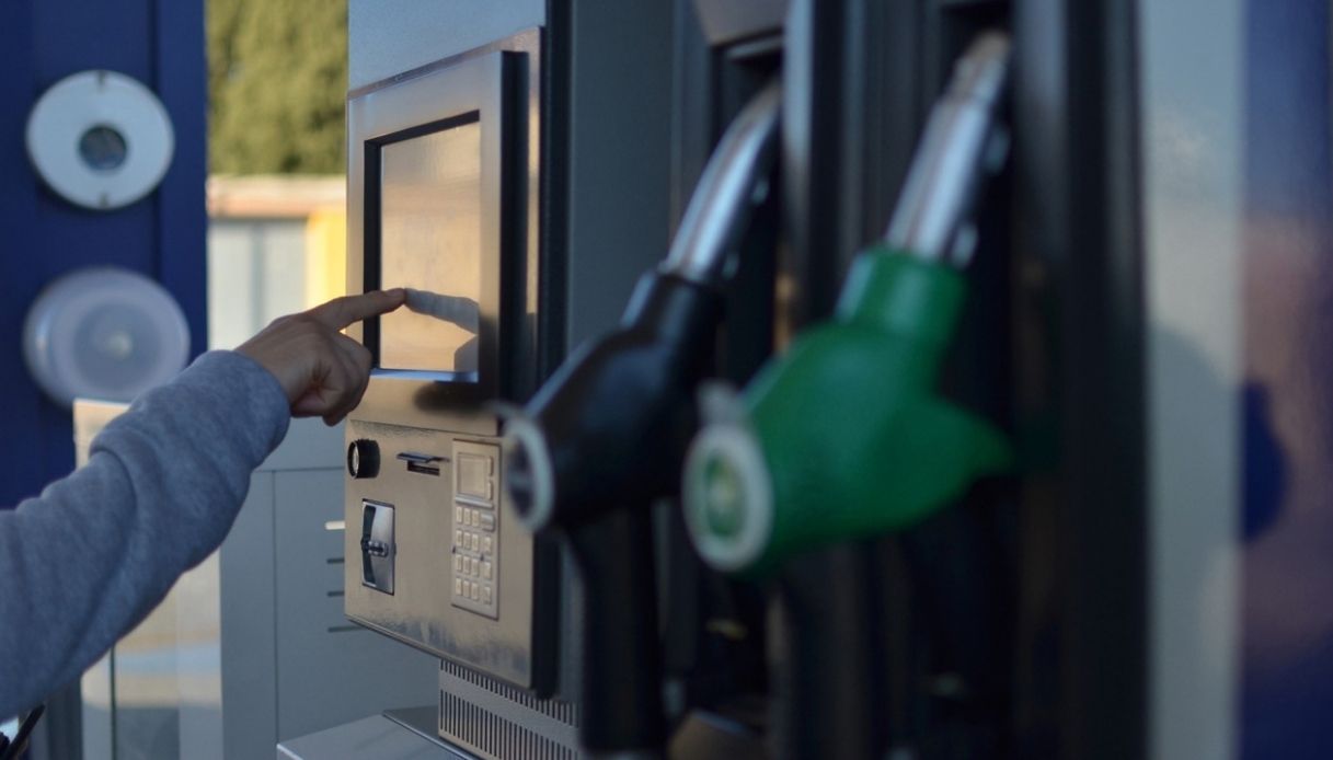 accise mobili sui carburanti il governo prepara il ritorno dello sconto dopo rialzo prezzi da Quifinanza.it accise mobili sui carburanti il governo prepara il ritorno dello sconto dopo rialzo prezzi