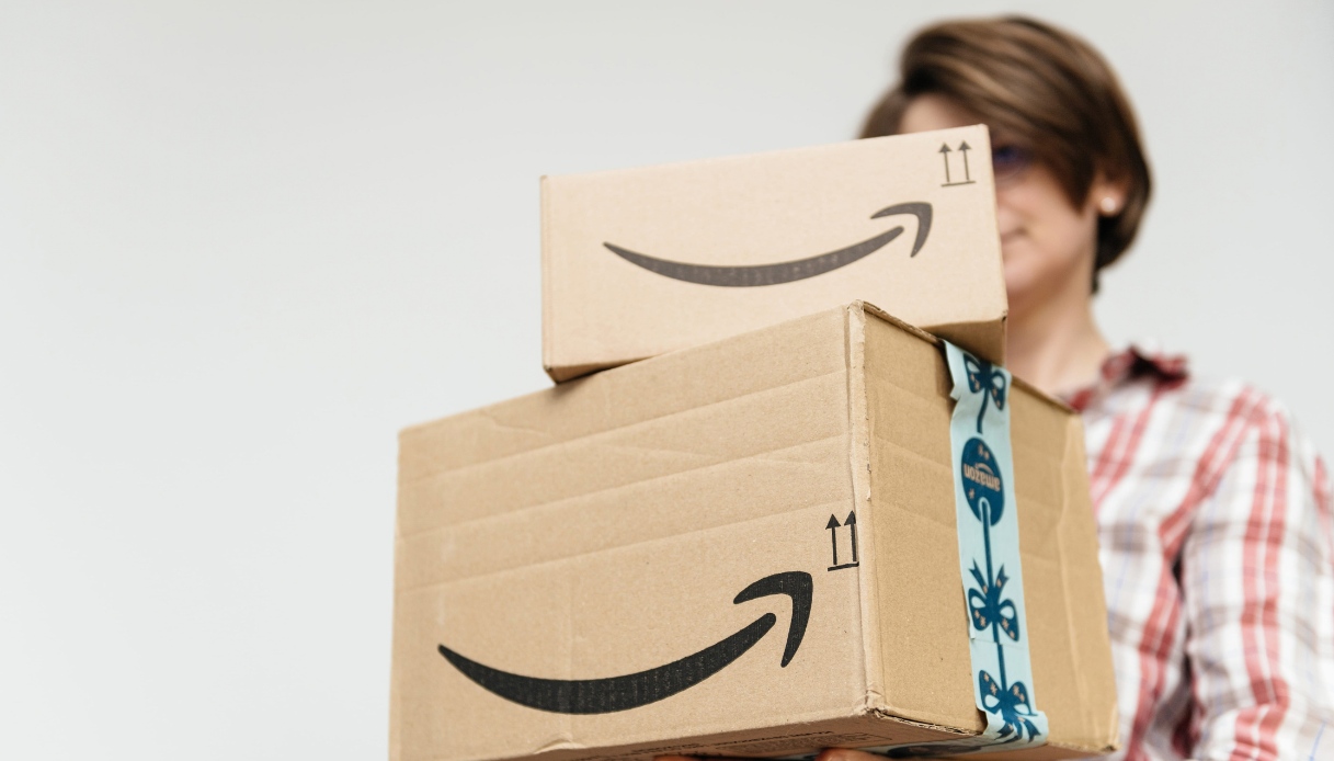 Amazon assume neolaureati nel team risorse umane: stipendio da 2.800 euro al mese