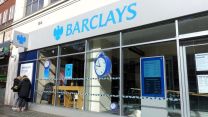 Barclays, 5.000 licenziamenti per far spazio all’AI nonostante utili in crescita