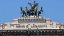 Un bonifico tra genitore e figli fa scattare la tassa dell’8%: la sentenza della Cassazione