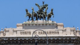 Un bonifico tra genitore e figli fa scattare la tassa dell’8%: la sentenza della Cassazione