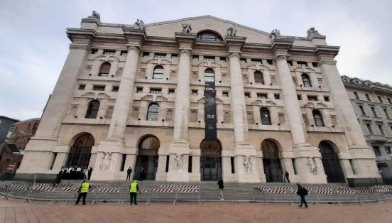 Palazzo Mezzanotte a Piazza Affari, Milano, sede della Borsa italiana