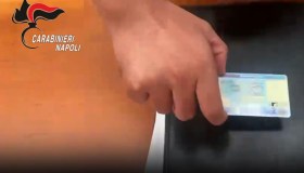 Carte d’identità elettroniche contraffatte, scattano arresti e denunce: come riconoscerle