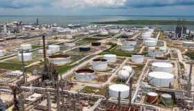 La Cina blocca l’export di carburanti: perché benzina, diesel e voli rischiano nuovi rincari