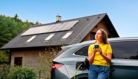 Dalle bollette ai giga e all’auto elettrica: la strategia dell’operatore unico per tagliare i costi di casa e mobilità
